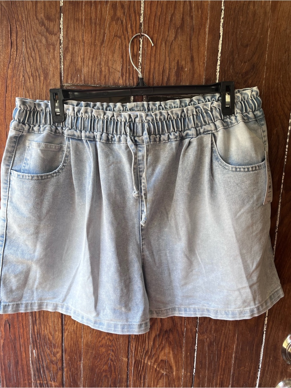 Women's Light Blue Washed Denim Elastic-Waist Shorts NWT